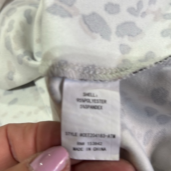 Melloday Ruched Mid sleeve, round neck,gold, zipper back patterned top - Picture 9 of 10